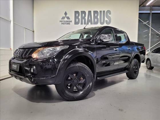 MITSUBISHI L200 TRITON 2.4 16V TURBO DIESEL OUTDOOR HPE CD 4X4 AUTOMÁTICO